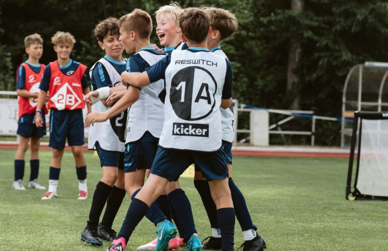 🎬 Großer Auftritt für unsere D1 im Aatalstadion! ⚽📹